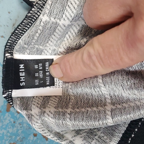 Skirt and shirt - Picture 5 of 7